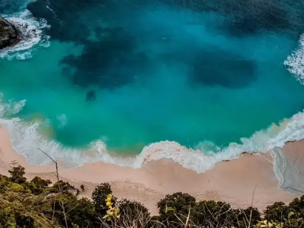 Ile trwa lot na Bali? Sprawdź, co wpływa na czas podróży