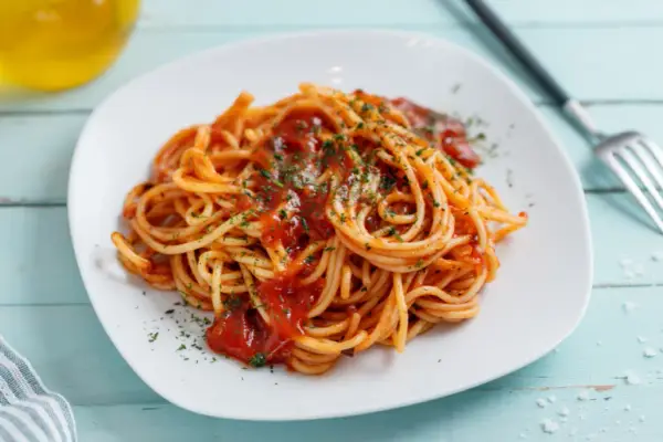 Gruby makaron spaghetti: poznaj sekrety i najlepsze przepisy