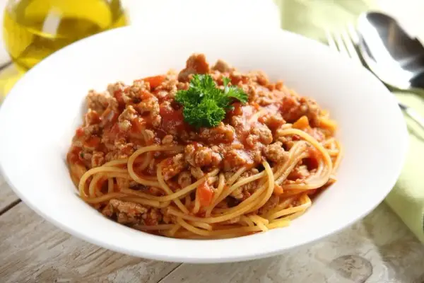 Jak ugotować spaghetti bolognese - prosty przepis, który zachwyci