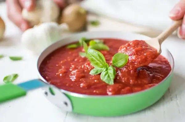 Czym zagęścić spaghetti – proste sposoby na idealny sos