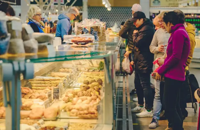 Gdzie zjeść w Rydze? Odkryj najlepsze miejsca na pyszne jedzenie